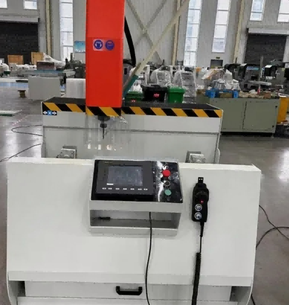 800mm 3-యాక్సిస్ హై-రిజిడిటీ CNC మెషినింగ్ సెంటర్ | పర్పస్-ఇండస్ట్రియల్ అల్యూమినియం ఎక్స్‌ట్రూషన్‌ల కోసం నిర్మించబడింది